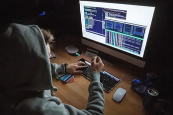 データベースサーバーを狙うハッキングキャンペーン