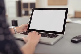 いかにして物理遮断されたコンピューターから機密情報を盗むか